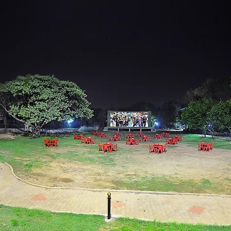 Royal Club Hotel Madras Buitenkant foto