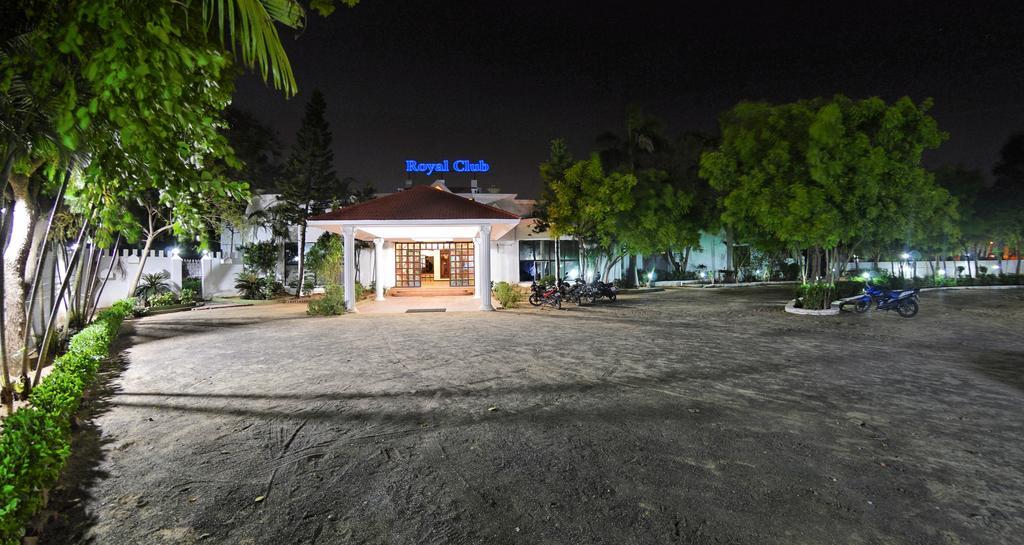 Royal Club Hotel Madras Buitenkant foto