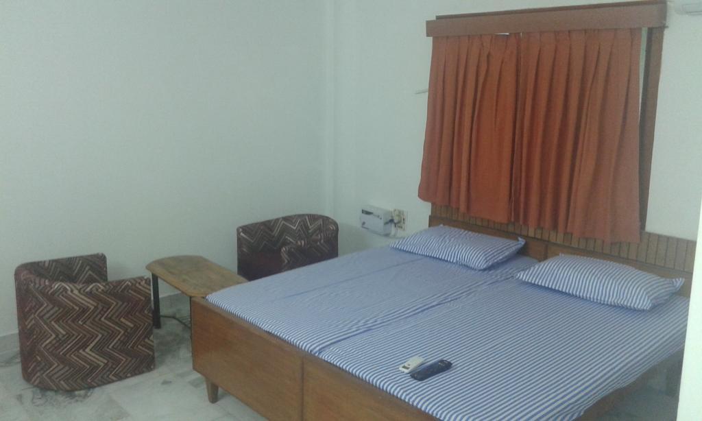 Royal Club Hotel Madras Buitenkant foto