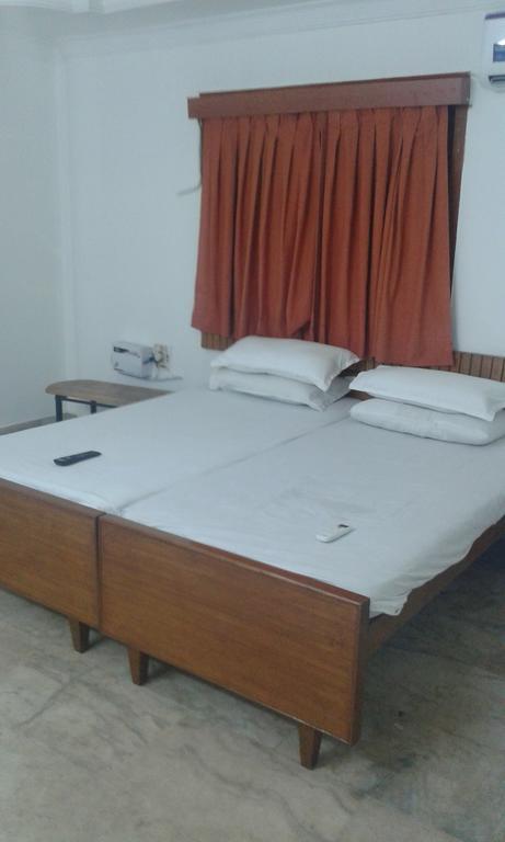 Royal Club Hotel Madras Buitenkant foto