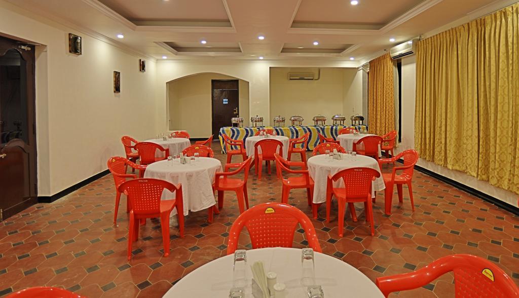 Royal Club Hotel Madras Buitenkant foto