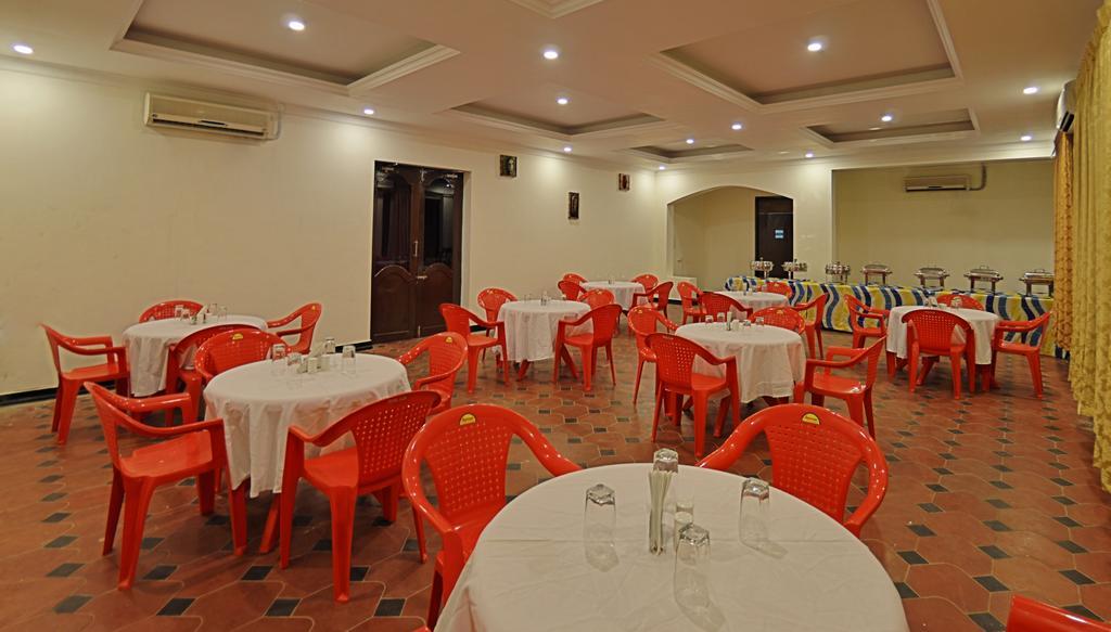 Royal Club Hotel Madras Buitenkant foto